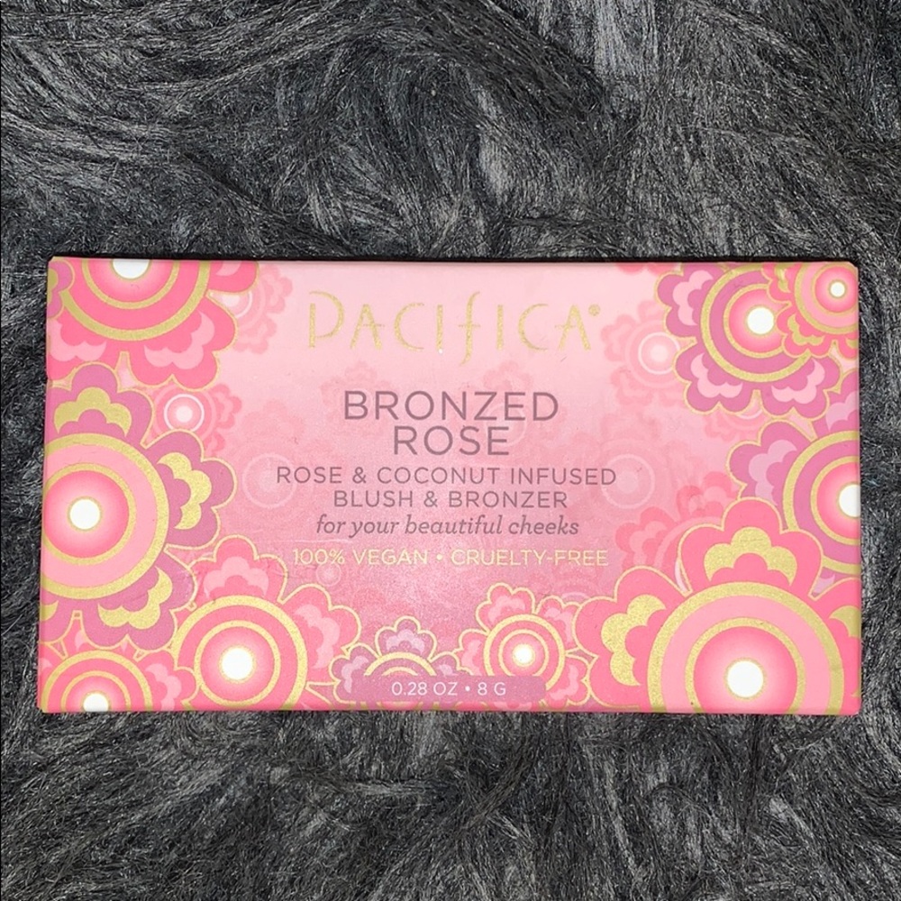 Stunning Pacifica blush & bronzer pallet!